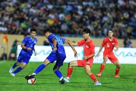 第31届运动会男足比赛：泰国队以5-0大胜新加坡队 名列B组首位