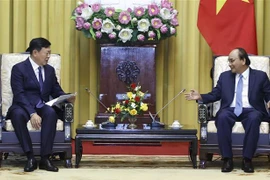 越南国家主席阮春福会见韩国乐天集团董事长辛东彬
