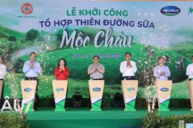 越南政府总理范明政出席“木州牛奶天堂”综合体开工仪式