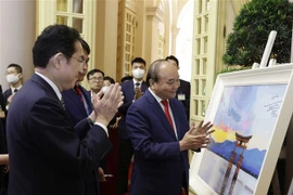 越南国家主席阮春福会见日本首相岸田文雄
