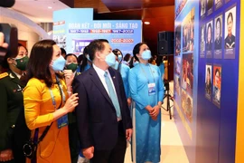 越南妇联举行“续写梦想”展会和发起“陪伴边疆妇女”短信募捐活动