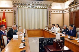 胡志明市领导会见澳大利亚皇家墨尔本理工大学校长