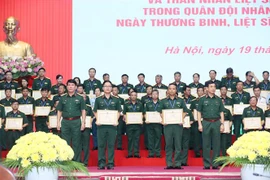 越南伤残军人与烈士日75周年：越南国防部长率团探访越南退伍军人协会中央委员会