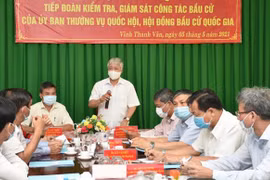 国会和人民议会换届选举：祖国阵线中央委员会主席视察坚江省选举准备工作