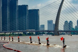 组图：叙事之河艺术晚会--胡志明市河流节的亮点