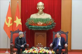 苏林总书记会见英伟达首席执行官黄仁勋。图自越通社