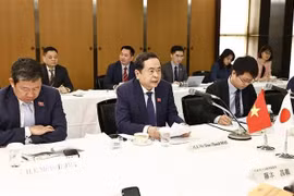 越南国会主席陈青敏早餐会上发言。图自越通社