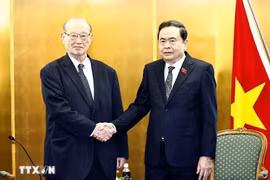 越南国会主席陈青敏会见日本民间外交推进协会理事长松泽建。图自越通社