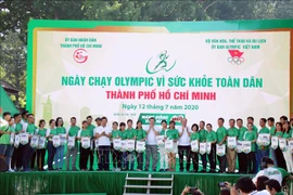 超过3万人参加胡志明市全民健康奥林匹克跑步日活动