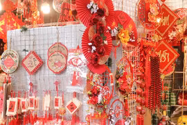 越南传统家具饰品畅销春节市场