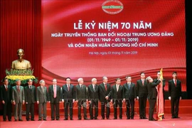 老挝和柬埔寨高级代表团出席越共中央对外部传统日70周年纪念典礼