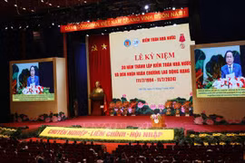 越共中央政治局委员、国会主席陈青敏发表指导性讲话。图自越通社