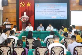题为“电商直播营销—越南企业克服困难的解决方案”的线上交流会场景。图自nhandan.vn