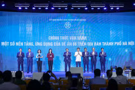 政府总理范明政和各位代表出席河内市运营第06号提案中部分平台和应用程序仪式。图自互联网