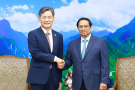 越南政府总理范明政会见韩国国家警察厅厅长赵志浩。图自越通社