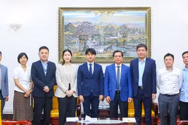越南劳动荣军与社会部副部长阮伯欢会见日本国际协力机构（JICA）驻越南副首席代表久保佳友。图自nhandan.vn