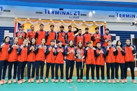 越南队在女子四人决赛和男子四人决赛中夺得银牌。图自互联网