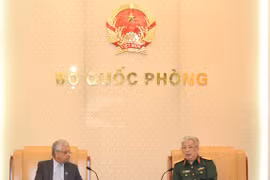 越南国防部领导人会见联合国常驻越南协调员卡玛勒•马特拉
