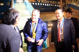 河内市和胡志明市迎来2018年第一名国际游客