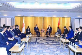 越南政府总理阮春福会见日越友好议员联盟主席