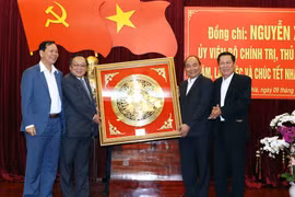 政府总理阮春福莅临得农省调研