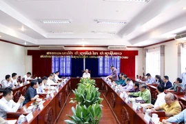 越共中央书记处常务书记陈国旺率团访问老挝万象省
