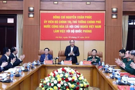 阮春福: 坚定维护国家领土主权 为建国卫国事业做出更多贡献
