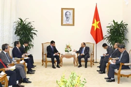 越南政府总理阮春福会见日本外务大臣河野太郎