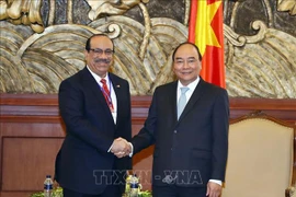阮春福：越南政府一向鼓励外国投资者前来投资