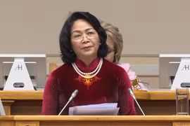 越南国家副主席邓氏玉盛出席第二届欧亚妇女论坛全体会议
