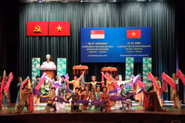 越南与新加坡纪念两国建交45周年