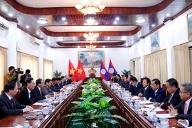 越共中央检查委员会与老挝人民革命党中央纪检委员会加强合作
