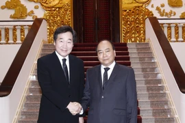 越南政府总理阮春福会见韩国总理李洛渊