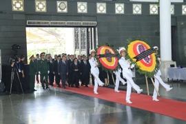 1500支国内外代表团前来吊唁国家主席陈大光