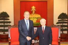 越共中央总书记阮富仲会见俄罗斯联邦外交部部长谢尔盖