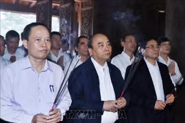 阮春福前往清化省蓝京国家级特殊历史遗迹区上香和开展参观考察活动