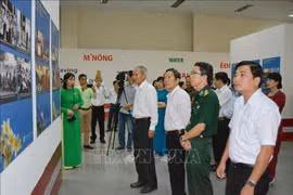 “越老友谊万古长青”图片展在得乐省开展