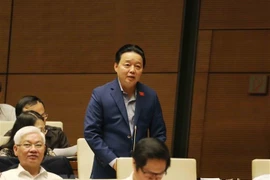 着力解决锐江和底江环境严重污染问题