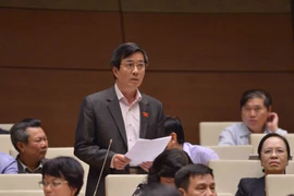 第十四届国会第六次会议：表决通过两项决议和讨论四项法律草案