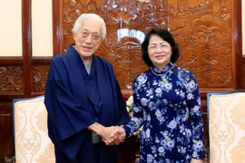 越南国家代主席邓氏玉盛会见日本里千家第十五代掌门人