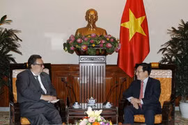 越南政府副总理兼外长范平明会见芬兰新任驻越大使卡里·卡希洛托