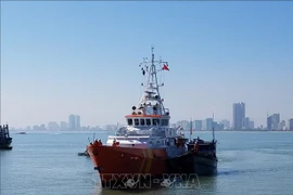 渔船主机突发故障 成功施救8名船员