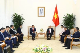 政府总理阮春福会见韩国SK集团董事长崔泰源