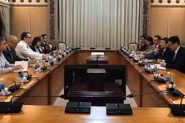 胡志明市领导会见古巴共产主义青年联盟第一书记