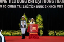 陈大光主席追悼会隆重举行