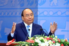 阮春福总理：严厉打击保守、官僚主义和工作不负责任的表现