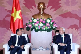 越南国会副主席汪周刘会见老挝司法部部长塞西•桑迪翁