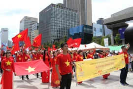 旅居中国香港和澳门越侨欢度国庆节