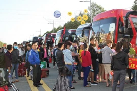 “温暖回家路”送4000名劳动人工回家过年