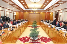 越共中央政治局同海防市委常务委员会举行工作会议